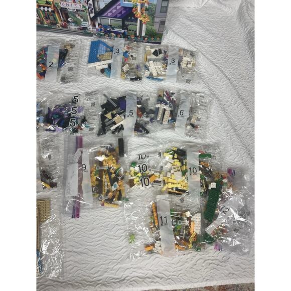 LEGO FRIENDS: Downtown Flower and Design Stores (41732) Missing Pieces - Picture 5 of 8
